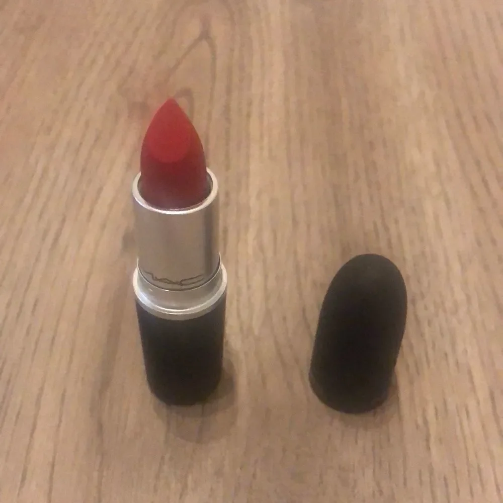 Mac POWDER KISS LIPSTICK New never used plus Ipsy bag  3 G / 0.1 US OZ